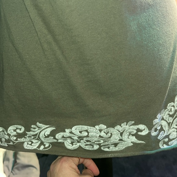 #355-BCBG (M) capped sleeve top in dusty sage, beautiful, white embroidery trim - Picture 7 of 8